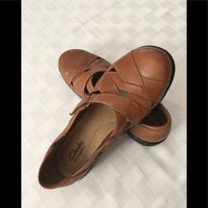 Clark’s Bendable tan leather shoe size 7M